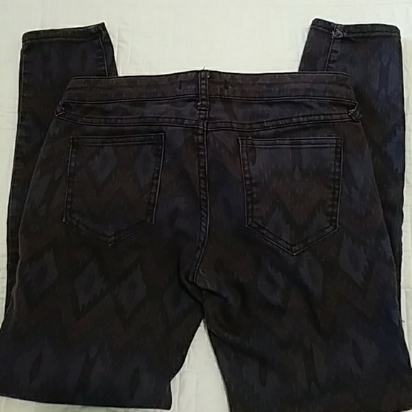 🔥FREE PEOPLE IKAT AZTEC JEANS - Picture 3 of 7